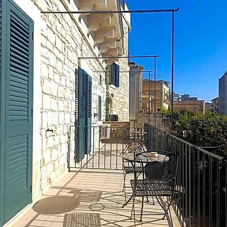 Le Dimore Di Giulia Con Giardino Apartamento Módica